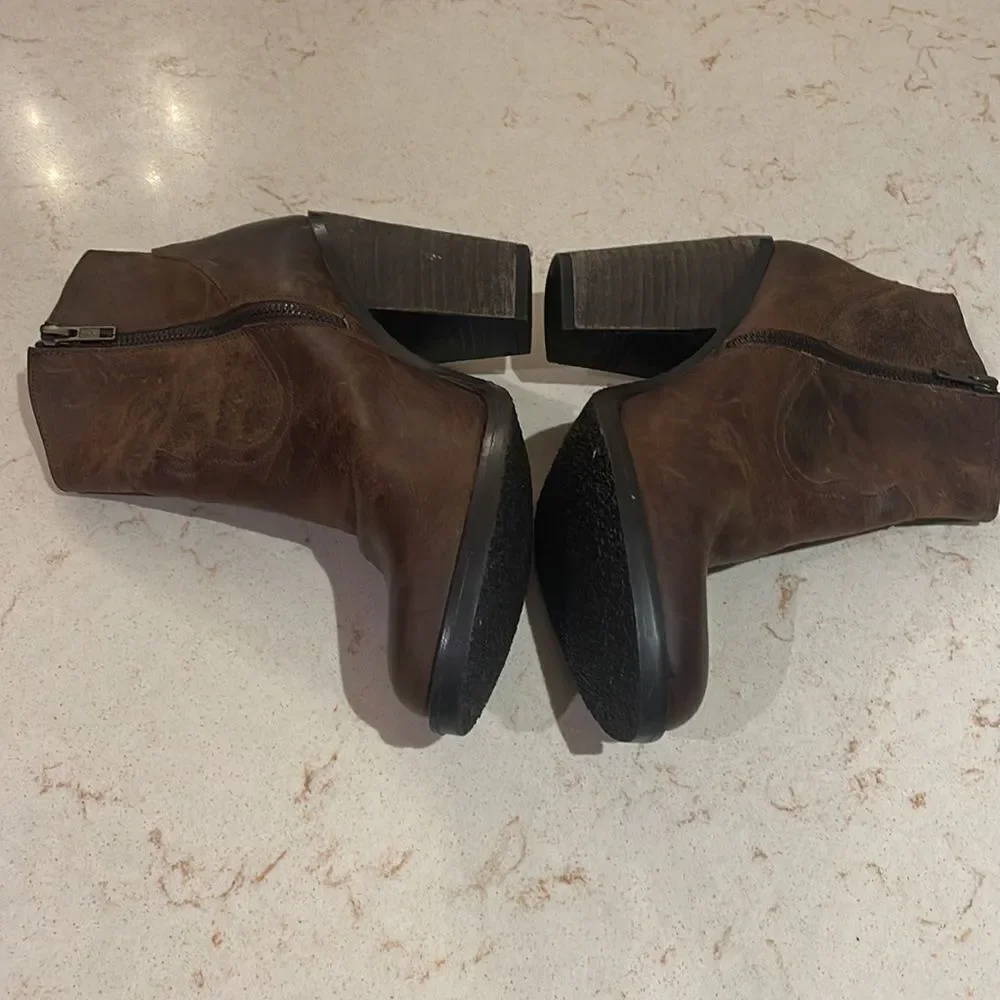 Musse & Cloud brown ankle zipper booties Anthropologie SZ 8